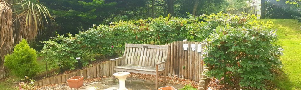 broadway lodge garden bench